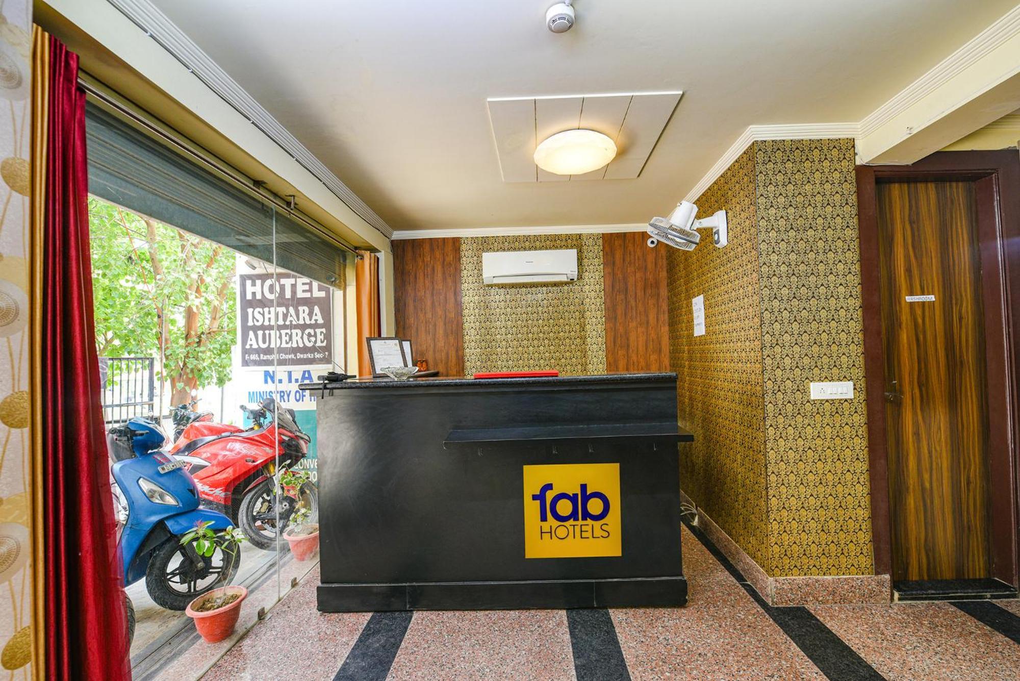 Fabhotel Ishtara Auberge - Nr Yashobhoomi Convention Centre ニューデリー エクステリア 写真