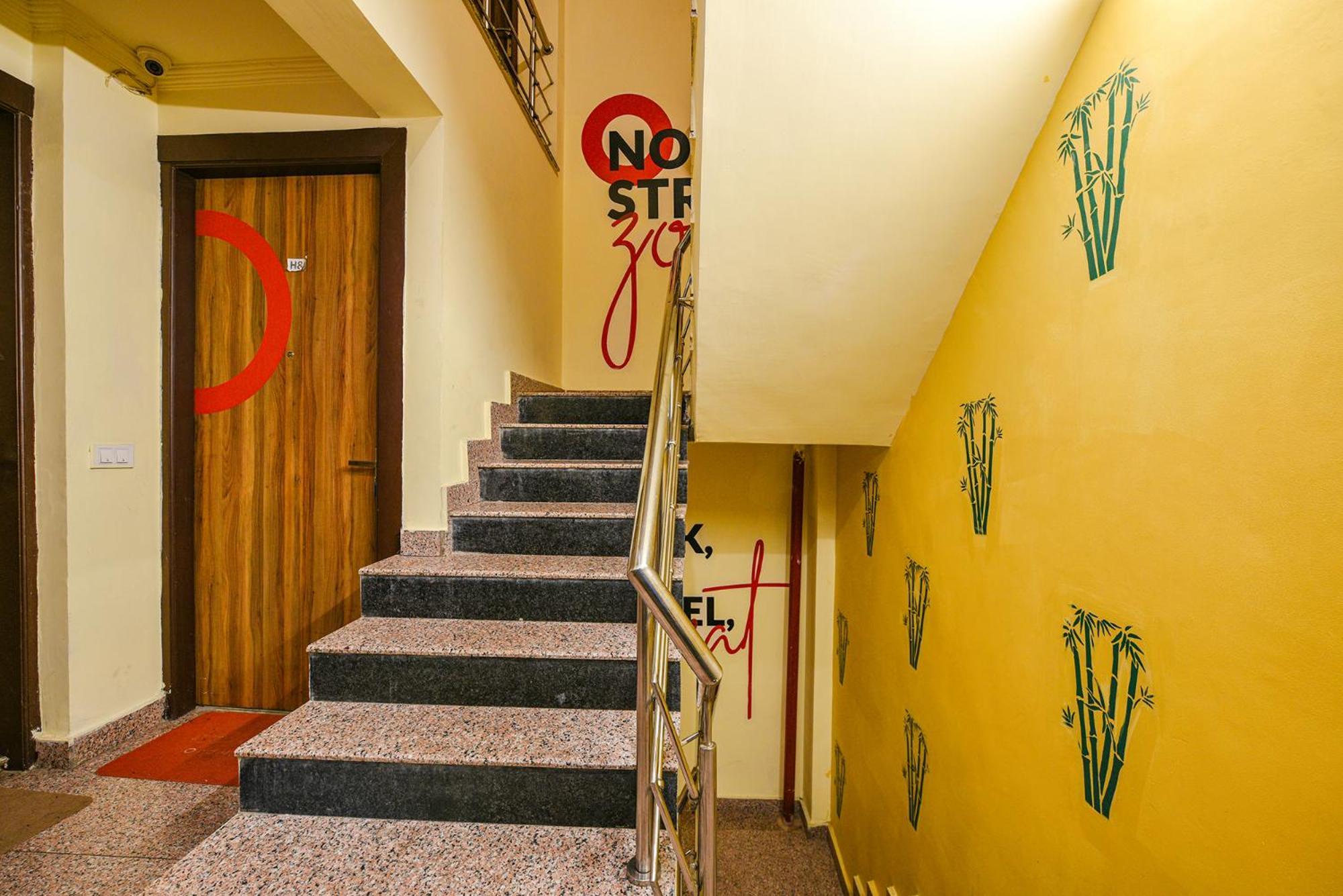 Fabhotel Ishtara Auberge - Nr Yashobhoomi Convention Centre ニューデリー エクステリア 写真