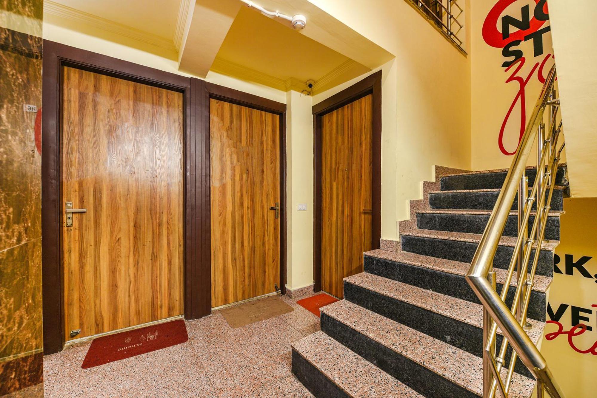 Fabhotel Ishtara Auberge - Nr Yashobhoomi Convention Centre ニューデリー エクステリア 写真