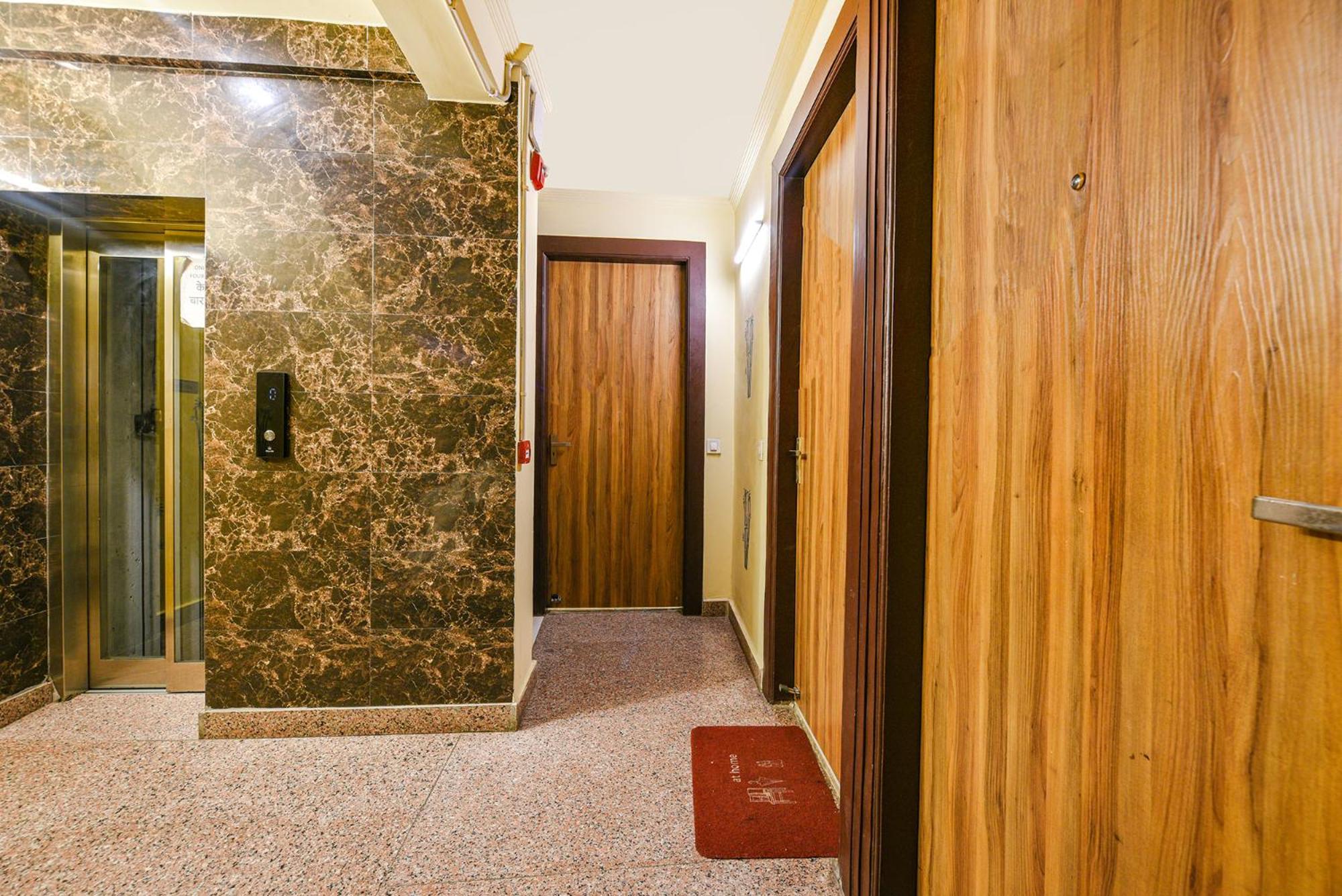 Fabhotel Ishtara Auberge - Nr Yashobhoomi Convention Centre ニューデリー エクステリア 写真