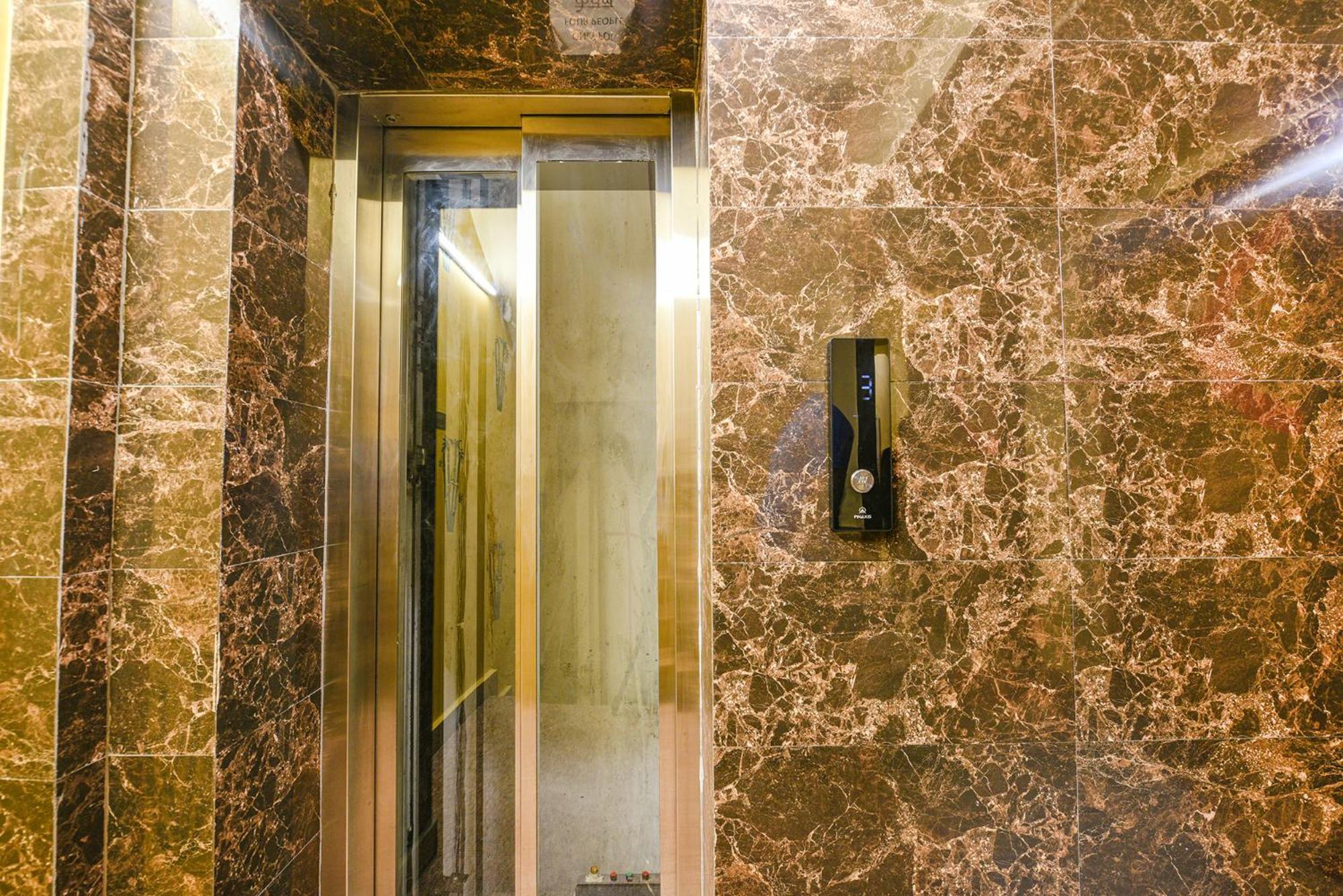 Fabhotel Ishtara Auberge - Nr Yashobhoomi Convention Centre ニューデリー エクステリア 写真