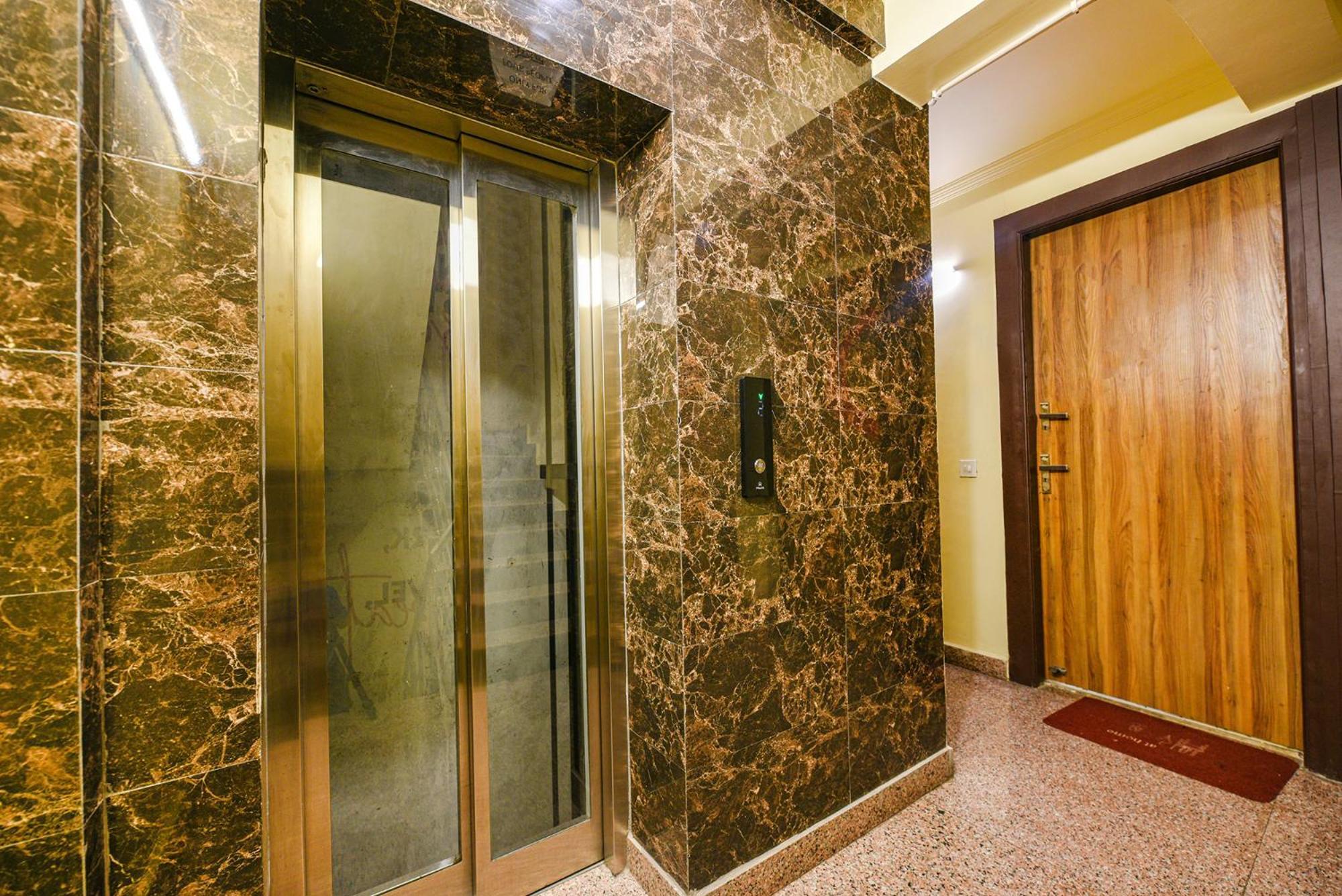 Fabhotel Ishtara Auberge - Nr Yashobhoomi Convention Centre ニューデリー エクステリア 写真
